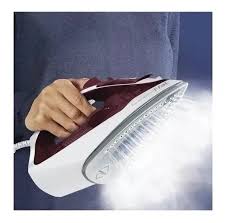T-fal Plancha de vapor con suela de cerámica y sistema anti-cal para evitar manchas en la ropa, poderoso golpe de vapor de 180g/min, 1800W, tanque de agua 270 ml, Color vino, Ultragliss Plus